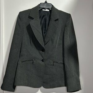 Dressbarn Women's Gray Blazer Jacket Shoulder Pads 2 Button Size 6 Zipper Pocket